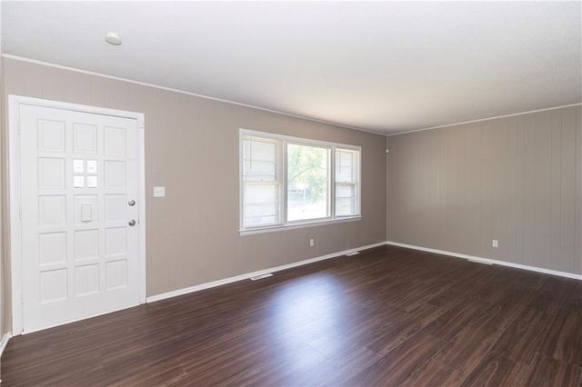 11815 Armitage Drive, Kansas City, MO 64134