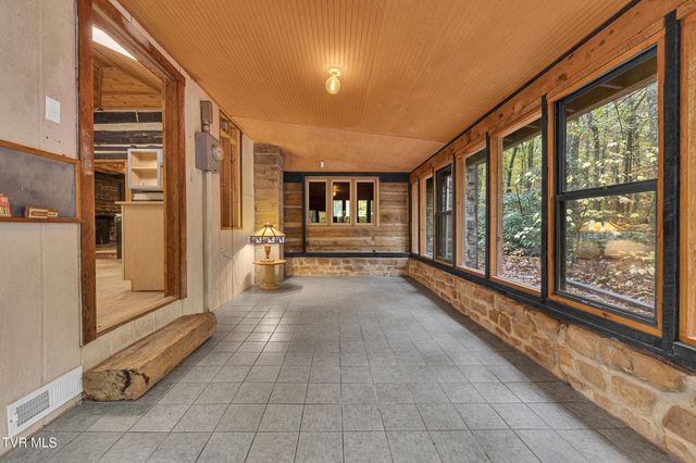 300 Peavine Way, Greeneville, TN 37743