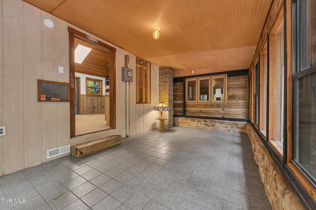 300 Peavine Way, Greeneville, TN 37743