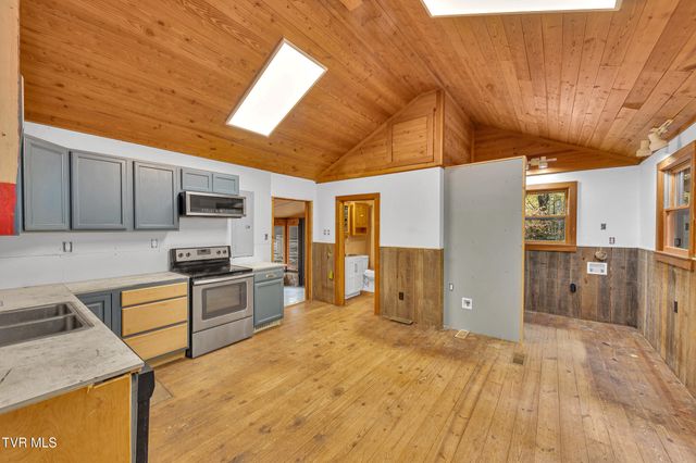 300 Peavine Way, Greeneville, TN 37743