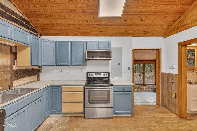 300 Peavine Way, Greeneville, TN 37743