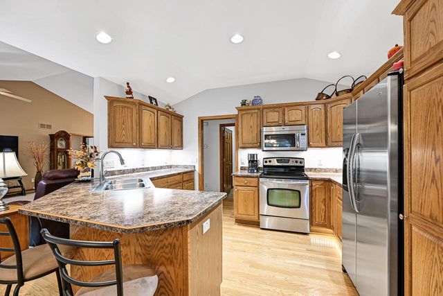 W765 Potters CIRCLE, East Troy, WI 53120