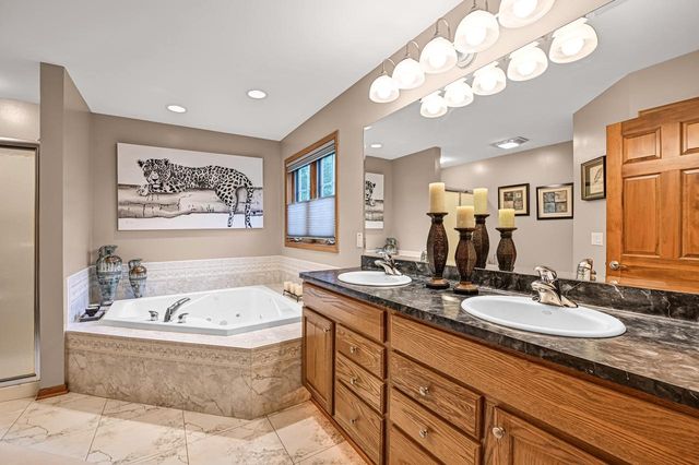 W765 Potters CIRCLE, East Troy, WI 53120