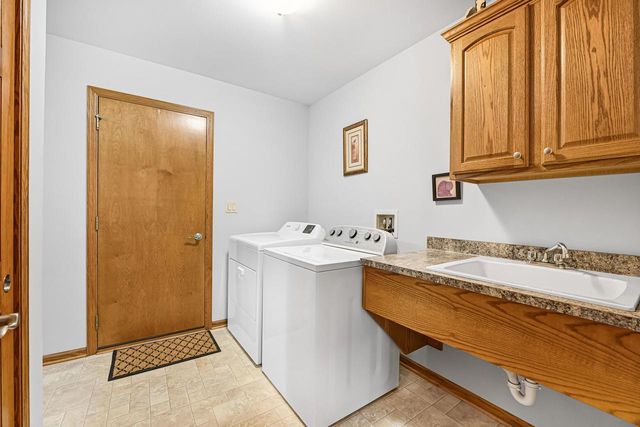 W765 Potters CIRCLE, East Troy, WI 53120