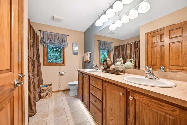 W765 Potters CIRCLE, East Troy, WI 53120