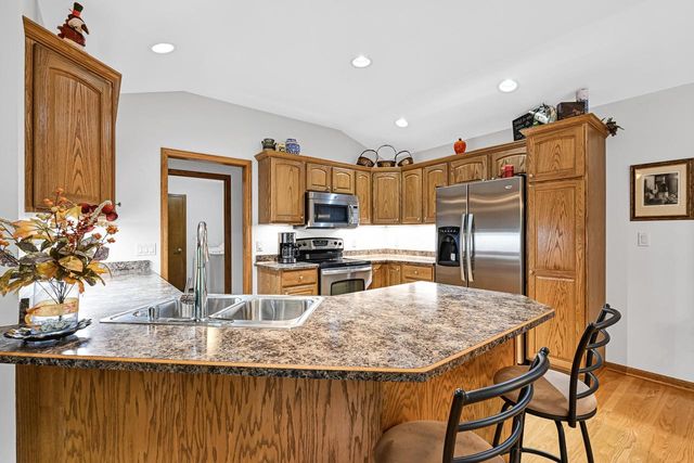 W765 Potters CIRCLE, East Troy, WI 53120