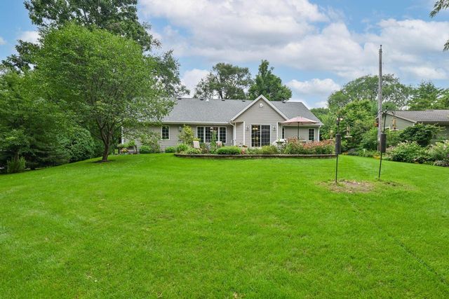 W765 Potters CIRCLE, East Troy, WI 53120
