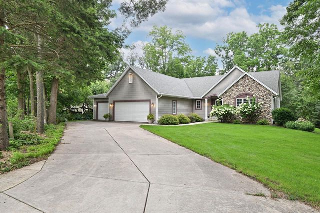 W765 Potters CIRCLE, East Troy, WI 53120