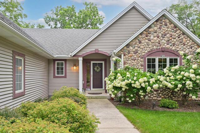 W765 Potters CIRCLE, East Troy, WI 53120