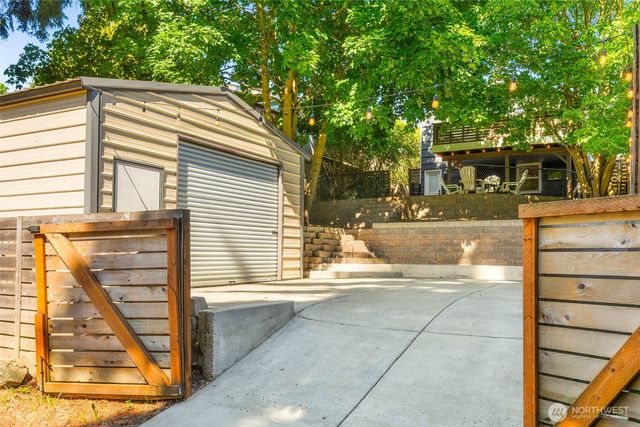 10025 Ashworth Avenue N, Seattle, WA 98133