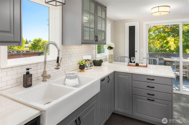 10025 Ashworth Avenue N, Seattle, WA 98133
