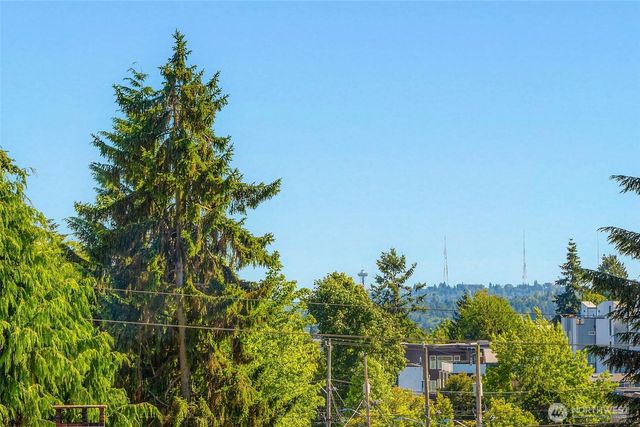 10025 Ashworth Avenue N, Seattle, WA 98133