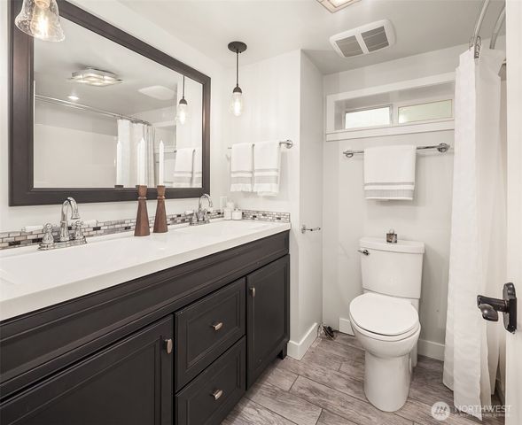 10025 Ashworth Avenue N, Seattle, WA 98133