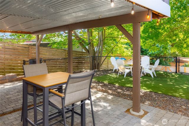 10025 Ashworth Avenue N, Seattle, WA 98133