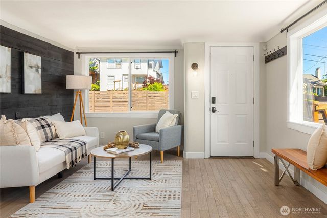 10025 Ashworth Avenue N, Seattle, WA 98133