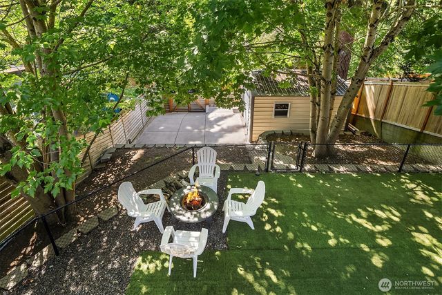10025 Ashworth Avenue N, Seattle, WA 98133