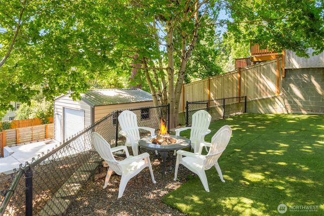 10025 Ashworth Avenue N, Seattle, WA 98133