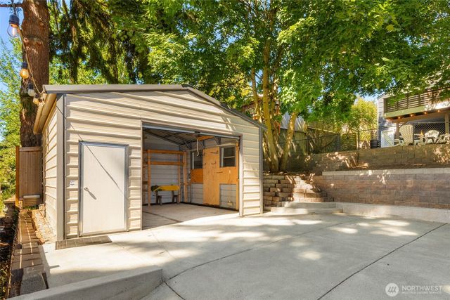 10025 Ashworth Avenue N, Seattle, WA 98133