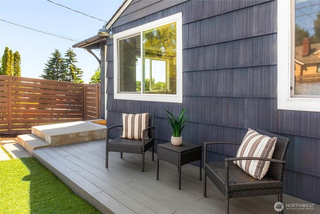 10025 Ashworth Avenue N, Seattle, WA 98133