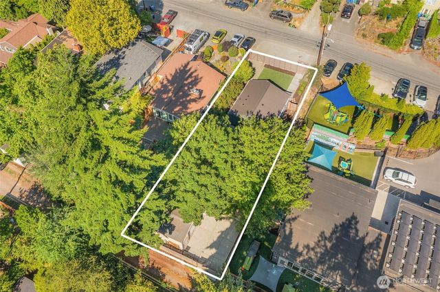 10025 Ashworth Avenue N, Seattle, WA 98133