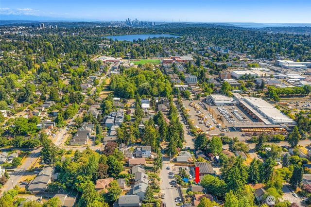 10025 Ashworth Avenue N, Seattle, WA 98133