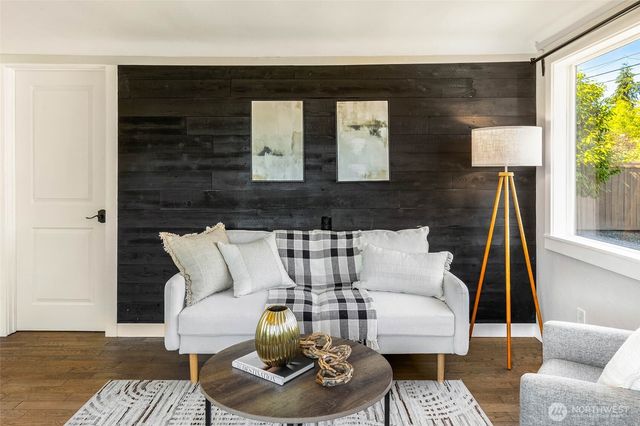 10025 Ashworth Avenue N, Seattle, WA 98133