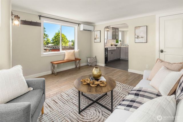 10025 Ashworth Avenue N, Seattle, WA 98133