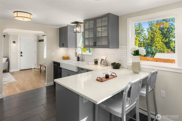10025 Ashworth Avenue N, Seattle, WA 98133