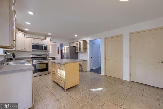 880 EDMUND AVE, York, PA 17404