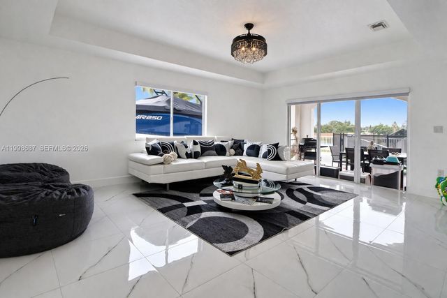 15045 SW 38th Ter, Miami, FL 33185