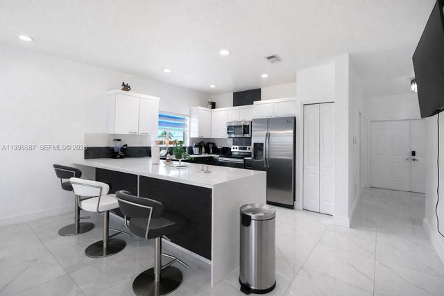 15045 SW 38th Ter, Miami, FL 33185