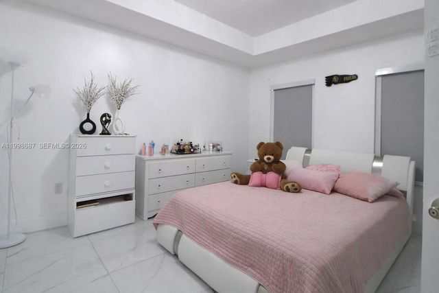 15045 SW 38th Ter, Miami, FL 33185