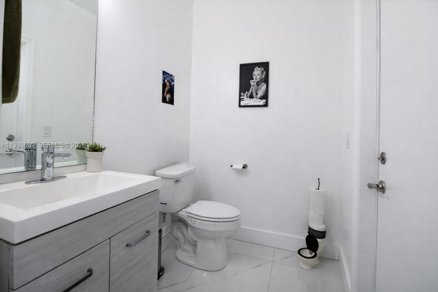 15045 SW 38th Ter, Miami, FL 33185