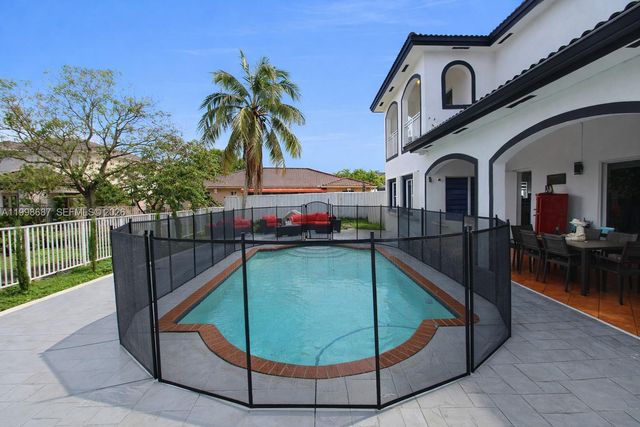 15045 SW 38th Ter, Miami, FL 33185