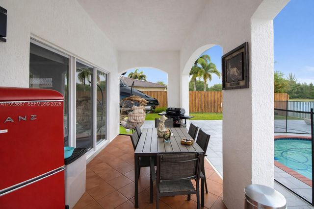 15045 SW 38th Ter, Miami, FL 33185