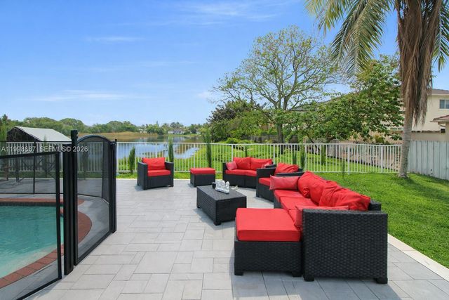 15045 SW 38th Ter, Miami, FL 33185