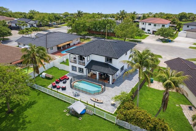 15045 SW 38th Ter, Miami, FL 33185