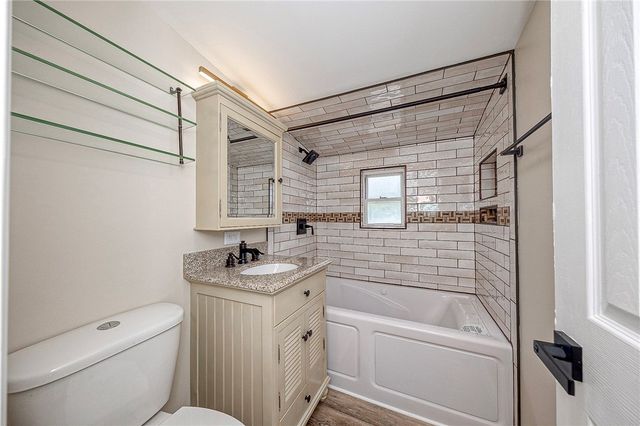 1019 Emery Dr, Baldwin Boro, PA 15227