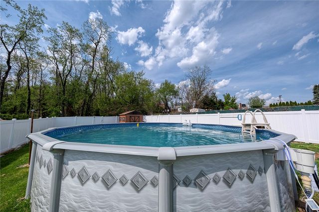 1019 Emery Dr, Baldwin Boro, PA 15227