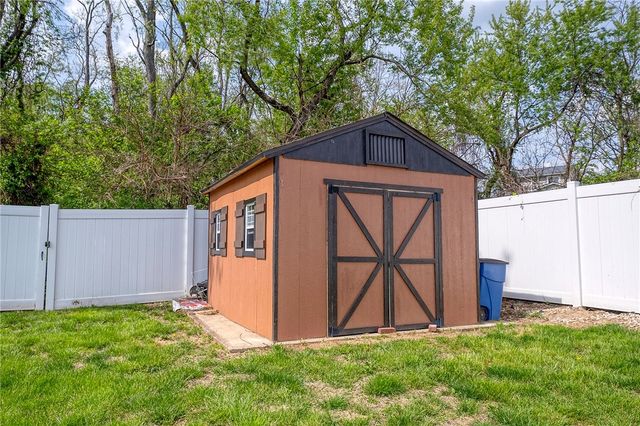 1019 Emery Dr, Baldwin Boro, PA 15227