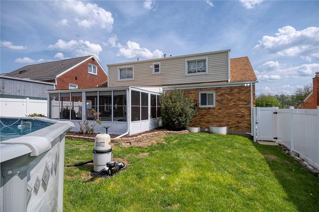 1019 Emery Dr, Baldwin Boro, PA 15227