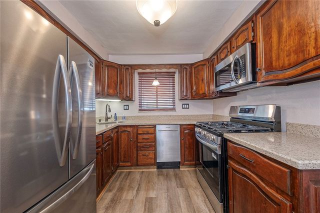 1019 Emery Dr, Baldwin Boro, PA 15227