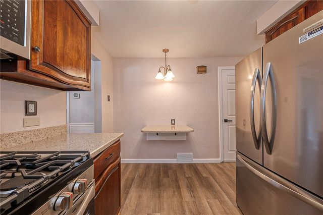 1019 Emery Dr, Baldwin Boro, PA 15227