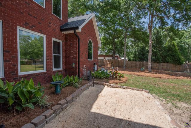 123 Glenda Drive, Bonaire, GA 31005