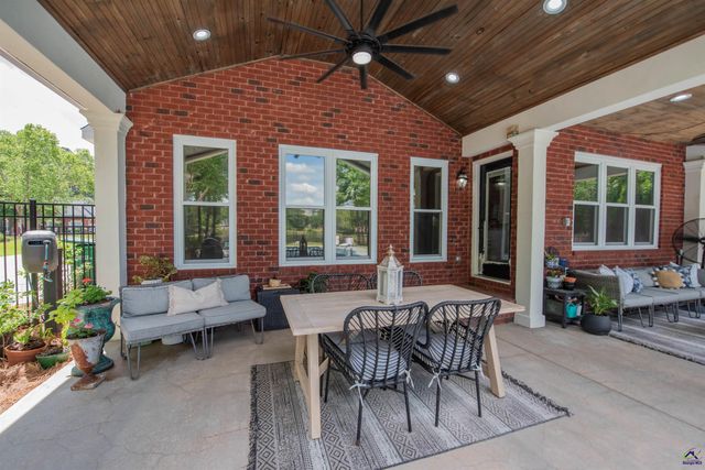 123 Glenda Drive, Bonaire, GA 31005