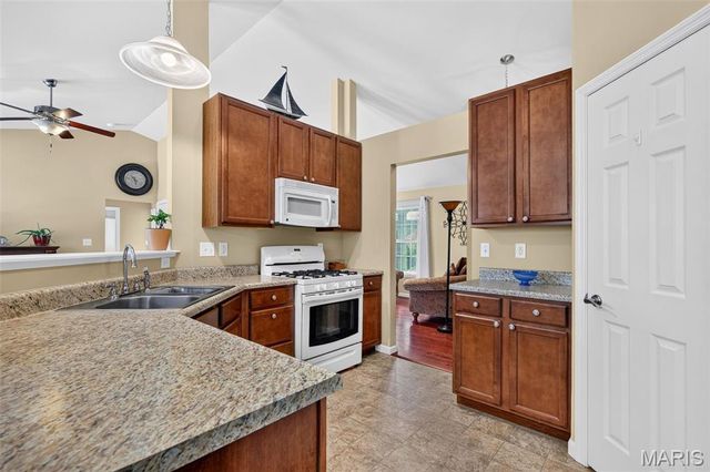 1093 Renfrew Lane, O'fallon, MO 63366