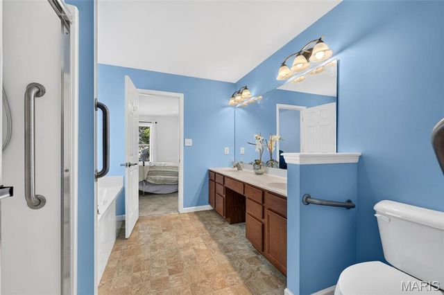 1093 Renfrew Lane, O'fallon, MO 63366