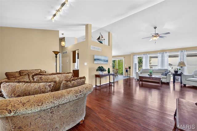 1093 Renfrew Lane, O'fallon, MO 63366