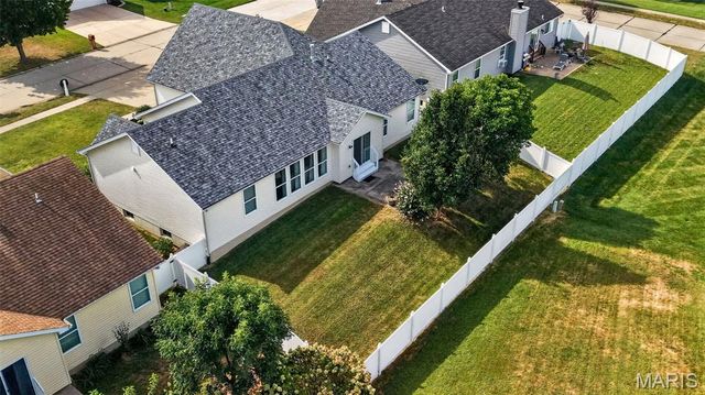 1093 Renfrew Lane, O'fallon, MO 63366