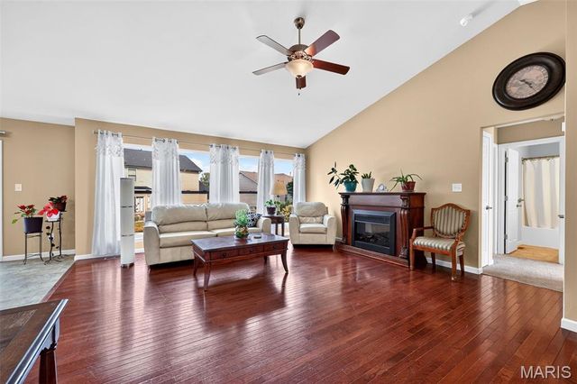 1093 Renfrew Lane, O'fallon, MO 63366